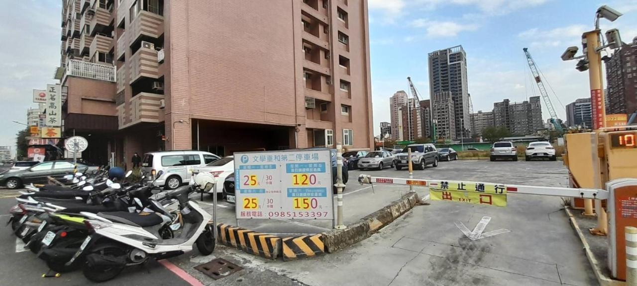 花的家 高鐵左營站前2號出口高鐵路步行3分鐘 最多6位可入住 3間卧房 月租長租 Kaohsiung Exterior photo